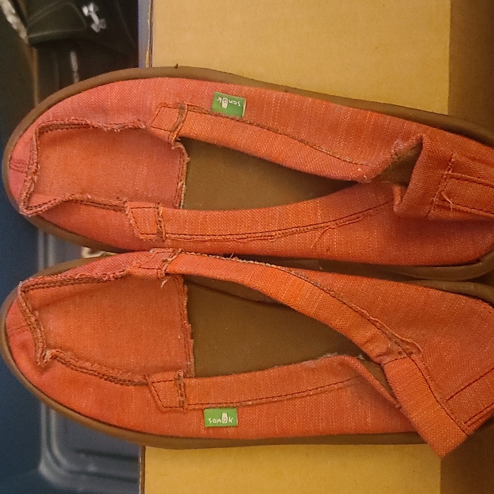 Sanuk size 10 slip ons women's